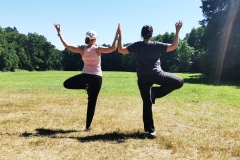 Yoga im Wald Partnerübung